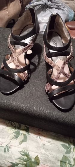 Michael Kors Shoes,8.5 Very Good Condition $20. Pick up in Oak Cliff 