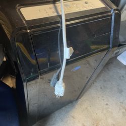 Big Portable Air Condition Unit  14000 Btu     Works Well 