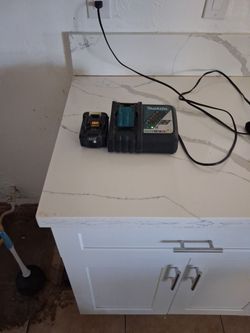 Makita charger and battery 3.0ah