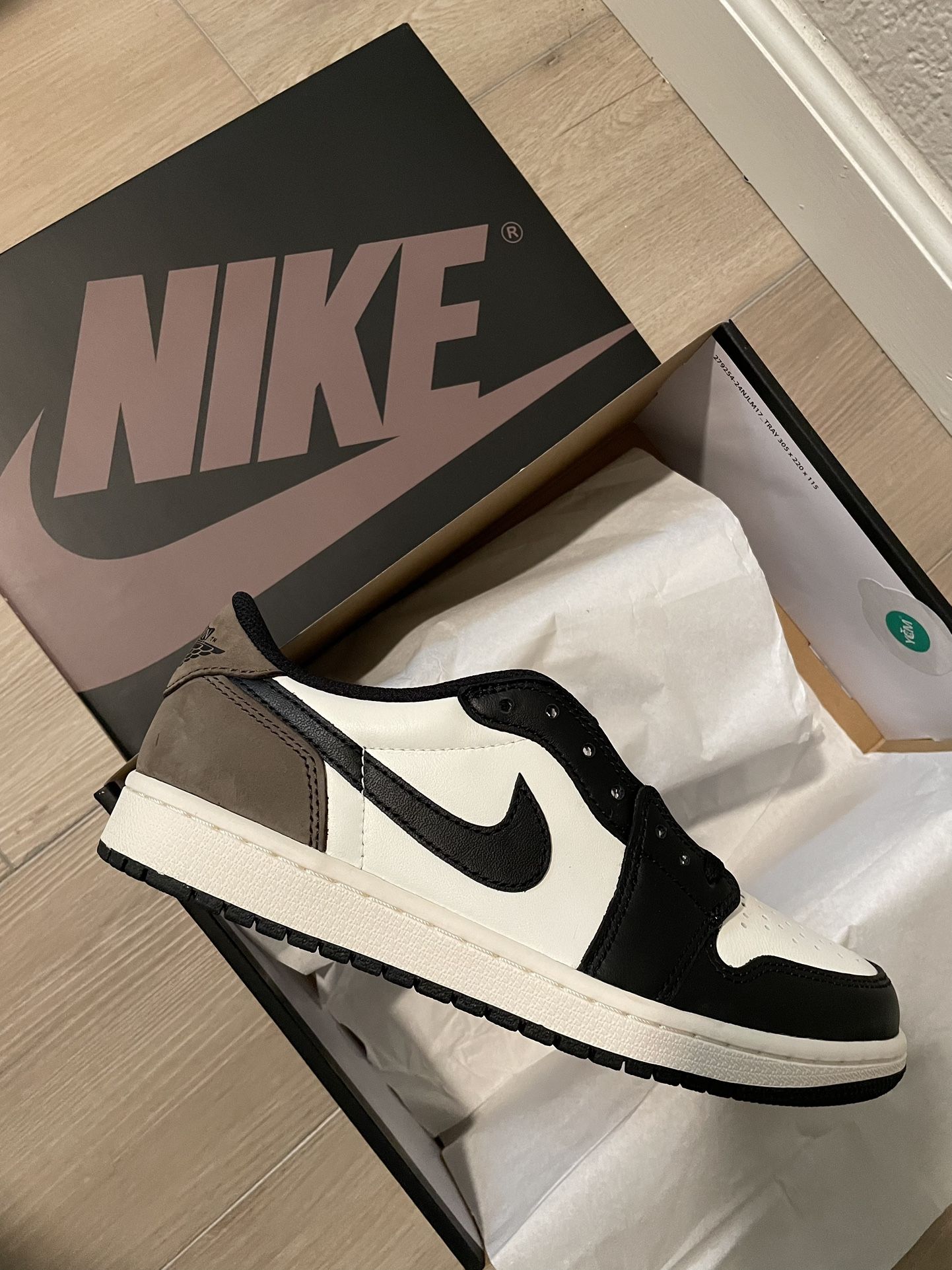 Jordan 1 Low Mocha