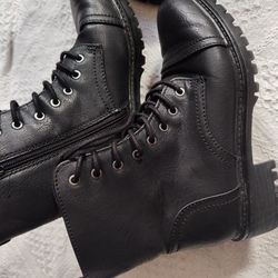 Woman's Boots 