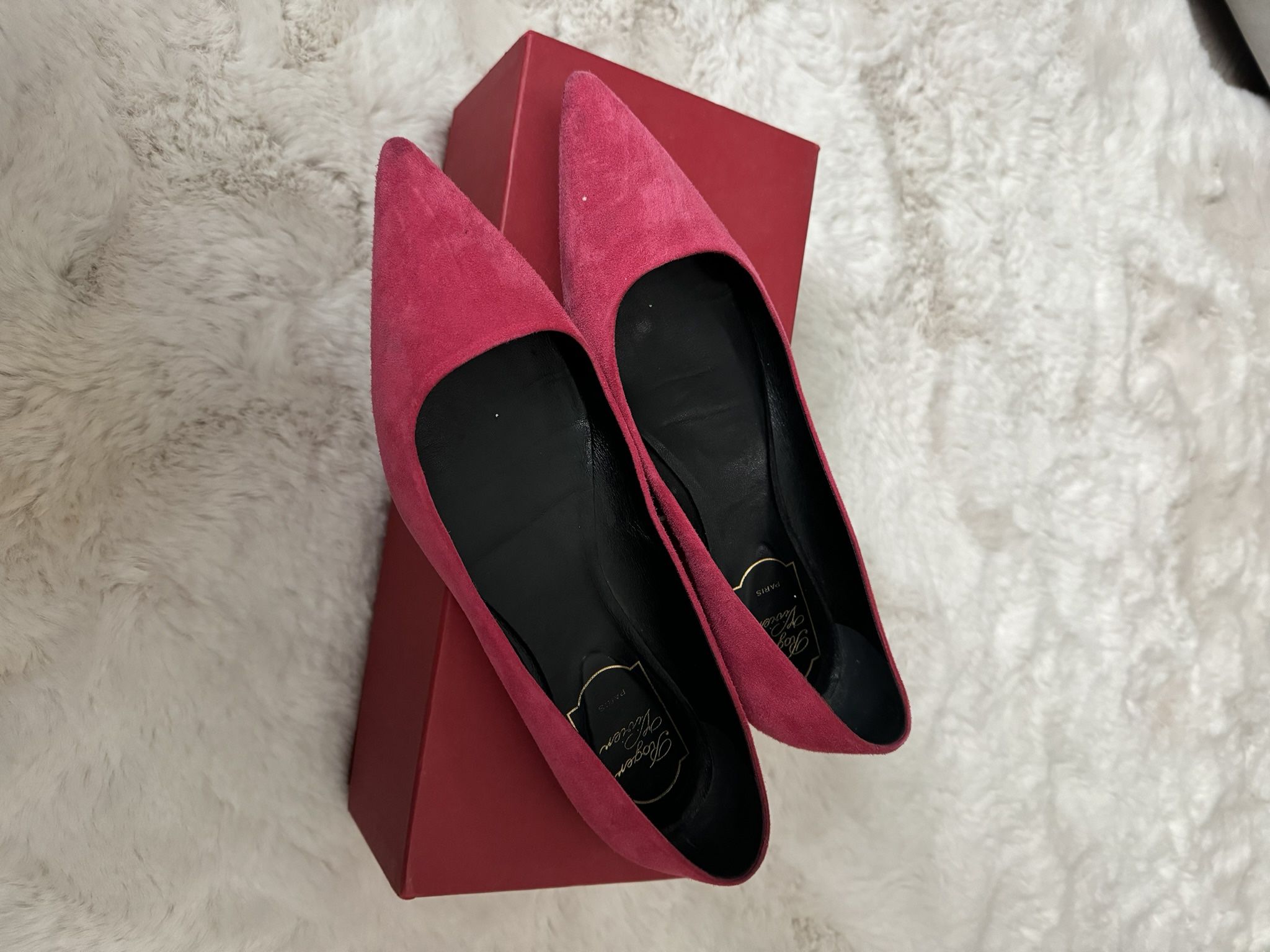 Roger Vivier flat