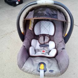 Chicco Infant Car Seat And Base 