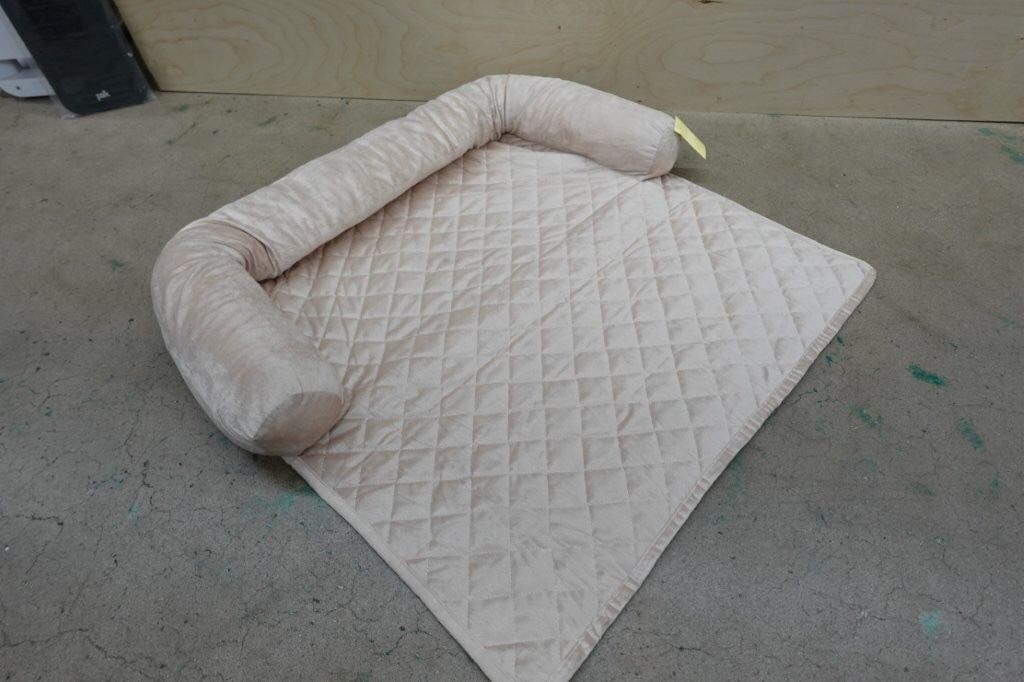 PETMAKER Couch Cover for Dogs Furniture Protector Dog Bed in Beige