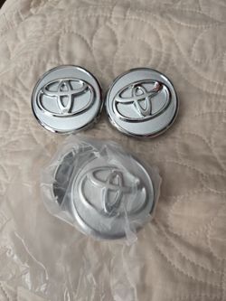 4 pieces Hubcaps Toyota prius