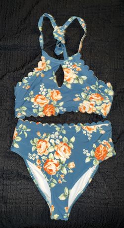Halter Top Women’s Large Two Piece Swimsuit