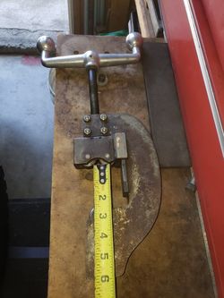 Pipe cutter