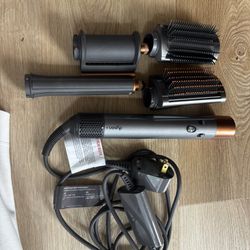 Dyson Airwrap HS05 With Attachments 