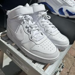 Nike Court Borough Size 6.5Y