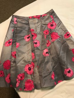 Ladies Kristin Davis gray and pink floral pleated full skirt size 6