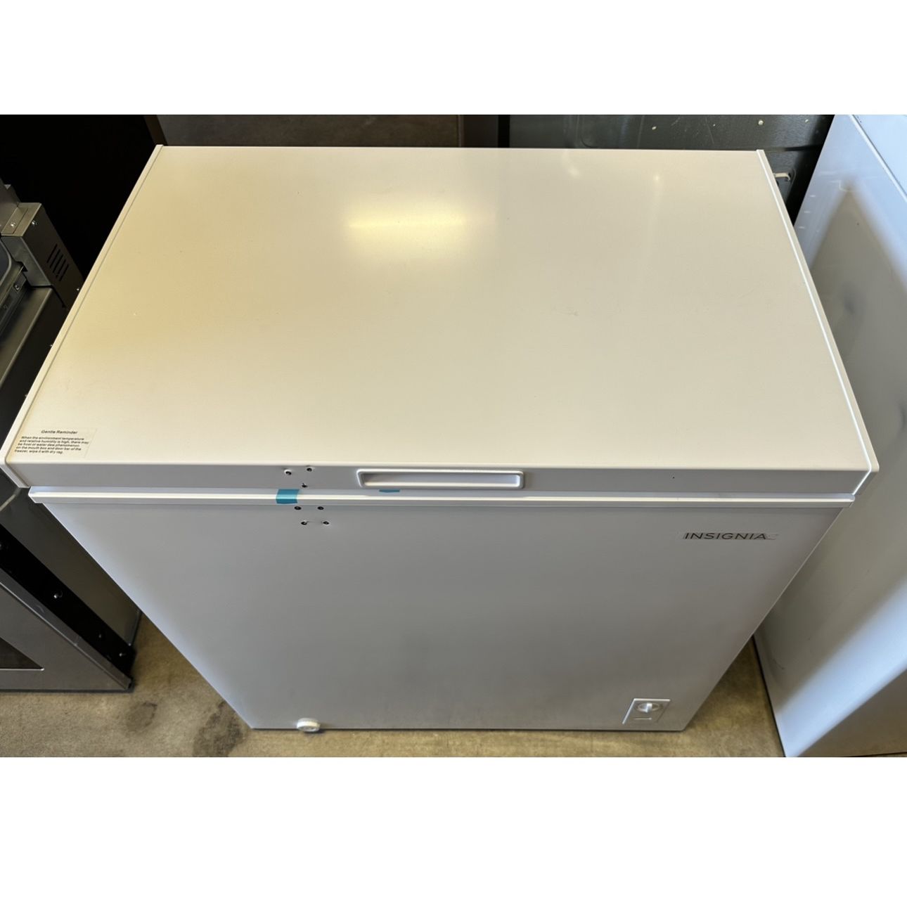 Insignia™ - 7.0 Cu. Ft. Garage Ready Chest Freezer - NS-CZ70WH0 - Pickup  ONLY