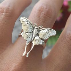 Pretty Vintage Style Butterfly Silver Tone Ring