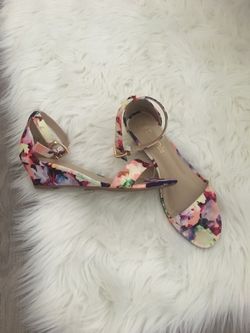 Floral summer wedge sandals - size 6