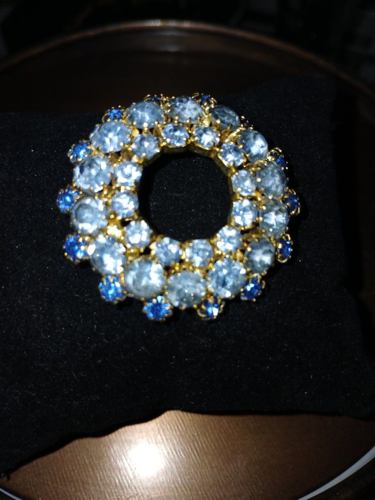 Blue Topaz Style Tiered Rhinstone Wreath Brooch 