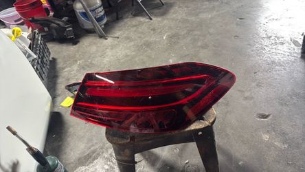2024 2026 Mercedes GLE 450 Right tail light