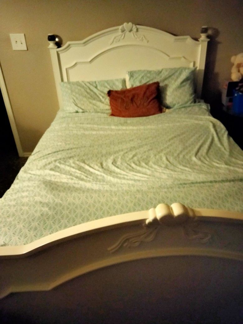 Full Size White bed! for Sale in San Antonio, TX OfferUp