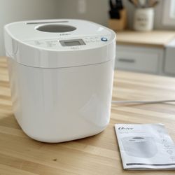 Oster CKSTBRTW20 2-Pound Expressbake Breadmaker Machine! Works great! Retails $119.87