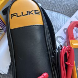 Fluke 323 Clamp Meter True Tester RMS 600V AC DC Measures AC Current 400 Amp F/S