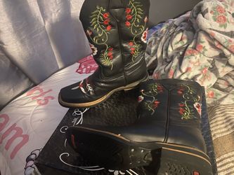 2 pair of cow girl boots