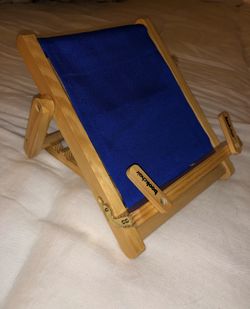 Book / kindle / ipad / phone chair