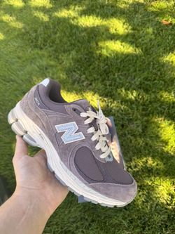 New Balance 2002r