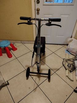 Eilitway knee scooter (MAKE OFFER NOT FIRM ON PRICE)