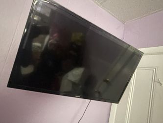 TV With Mount Included 