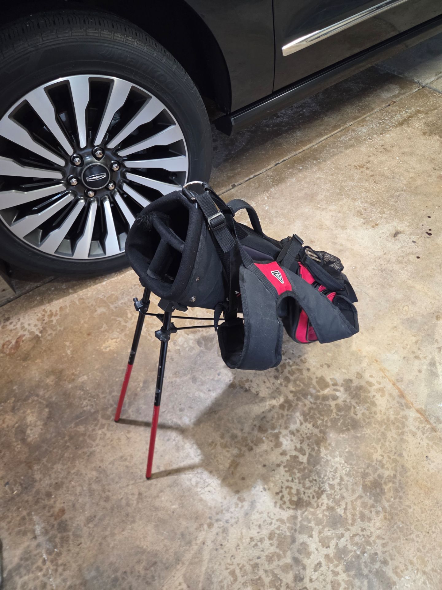 Golf bag with misc clubs