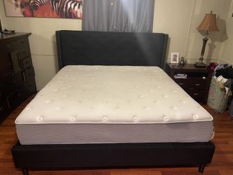 Black King bed W/ Bed frame & Headboard *COME PREPARED, We”ll HELP DISASSEMBLE*