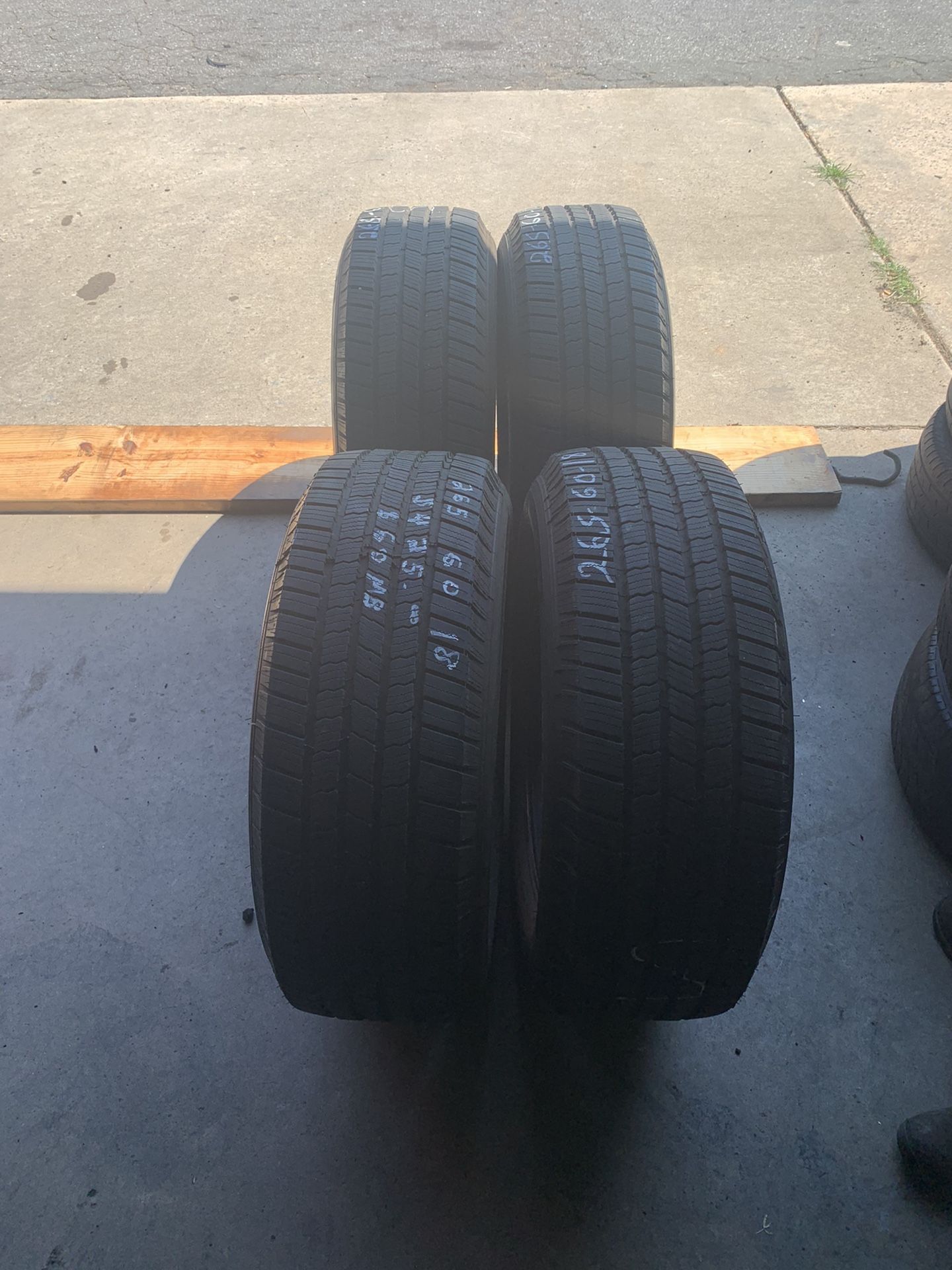 265/60r18 Michelin Defender LTX M/s for Sale in Charlotte, NC OfferUp