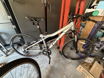GT Avalanche 2.0 mountain bike