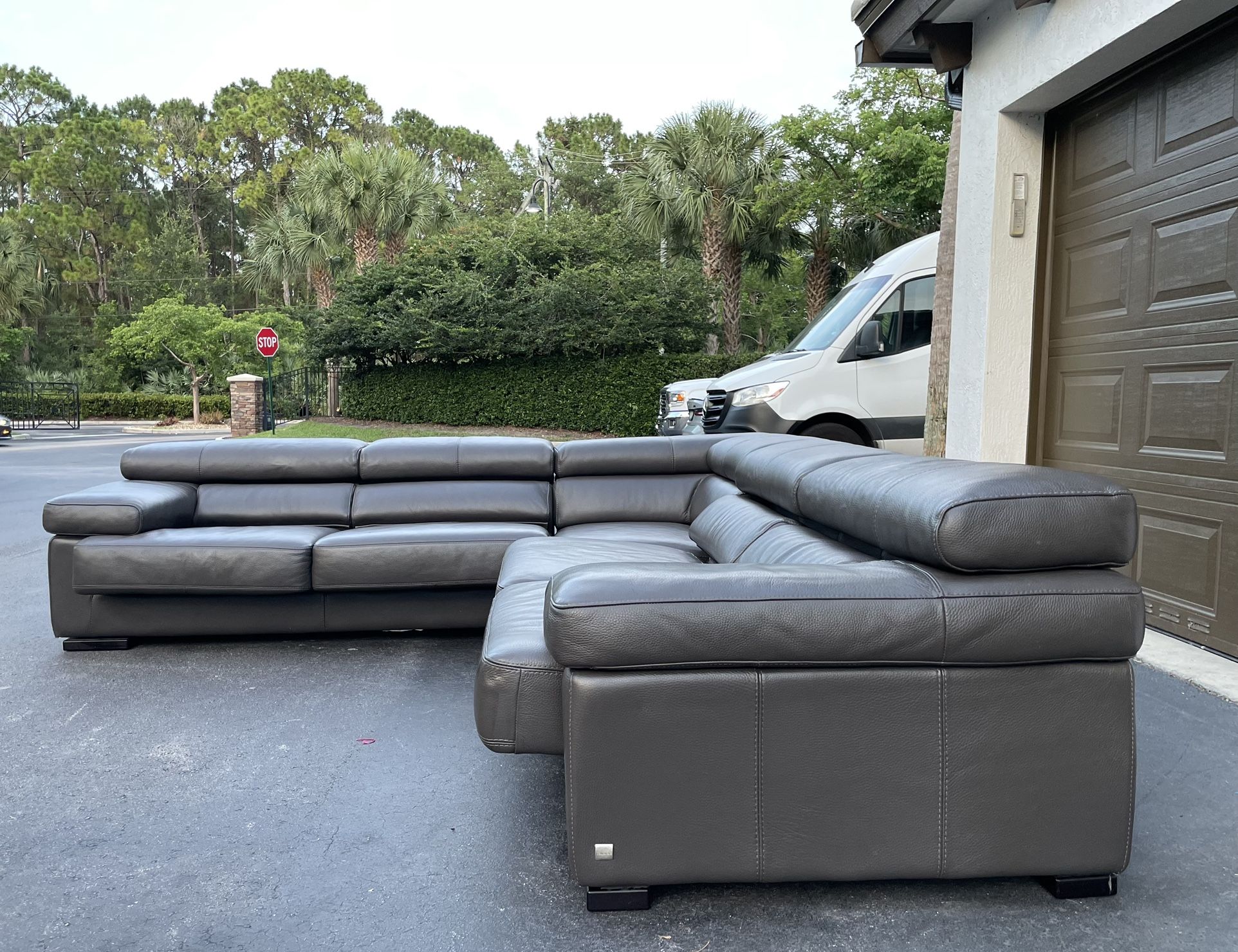 🛋️ Sectional Couch/Sofa - Gray - Italian Leather - Delivery Available 🚛
