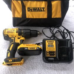 Dewalt 20 Volt Hammer Dril Charge And Battery  Bag