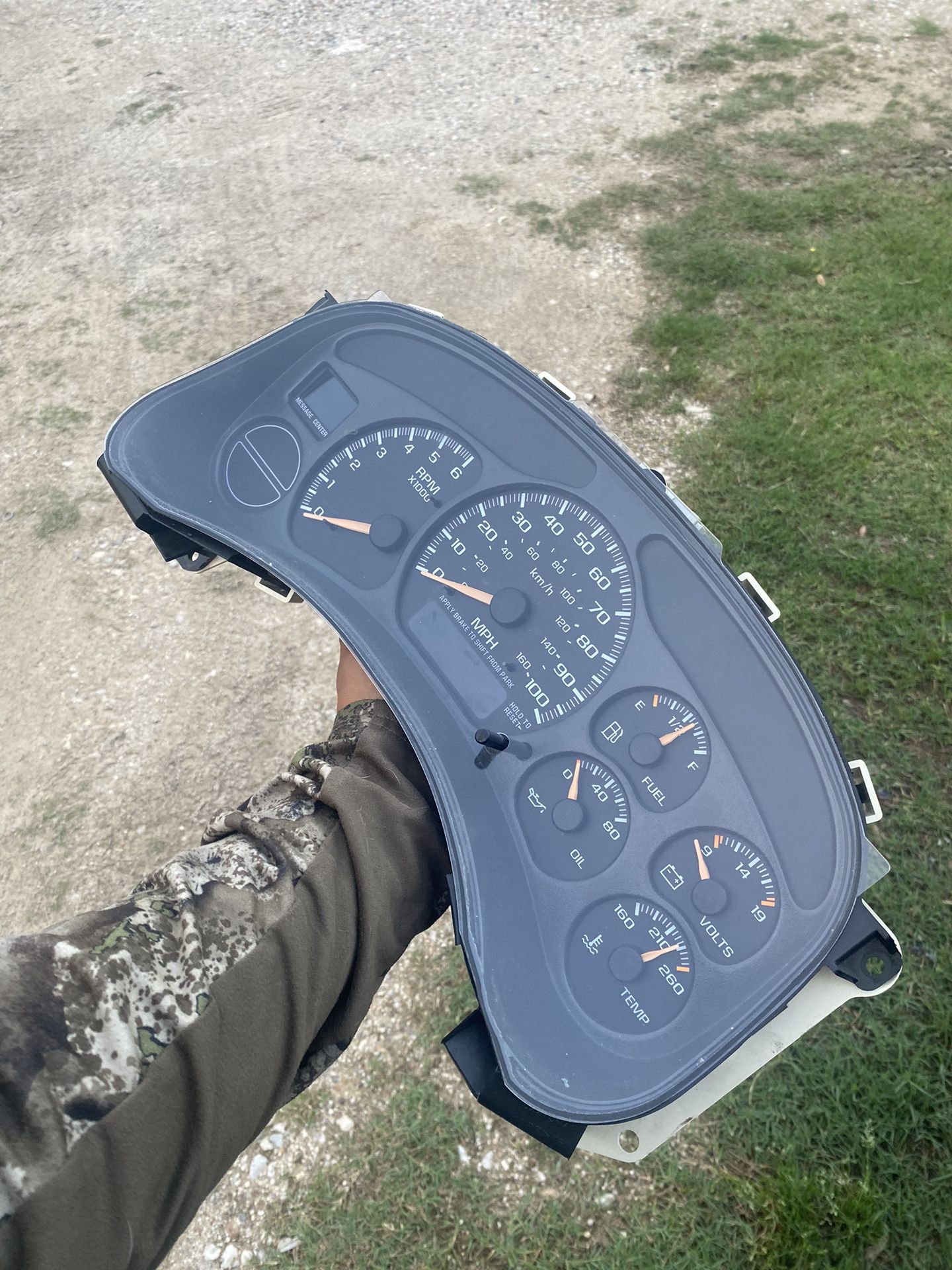 99-02 Gauge Cluster 