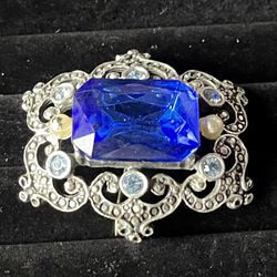Beautiful Brooch with Blu & Clear Stones. 