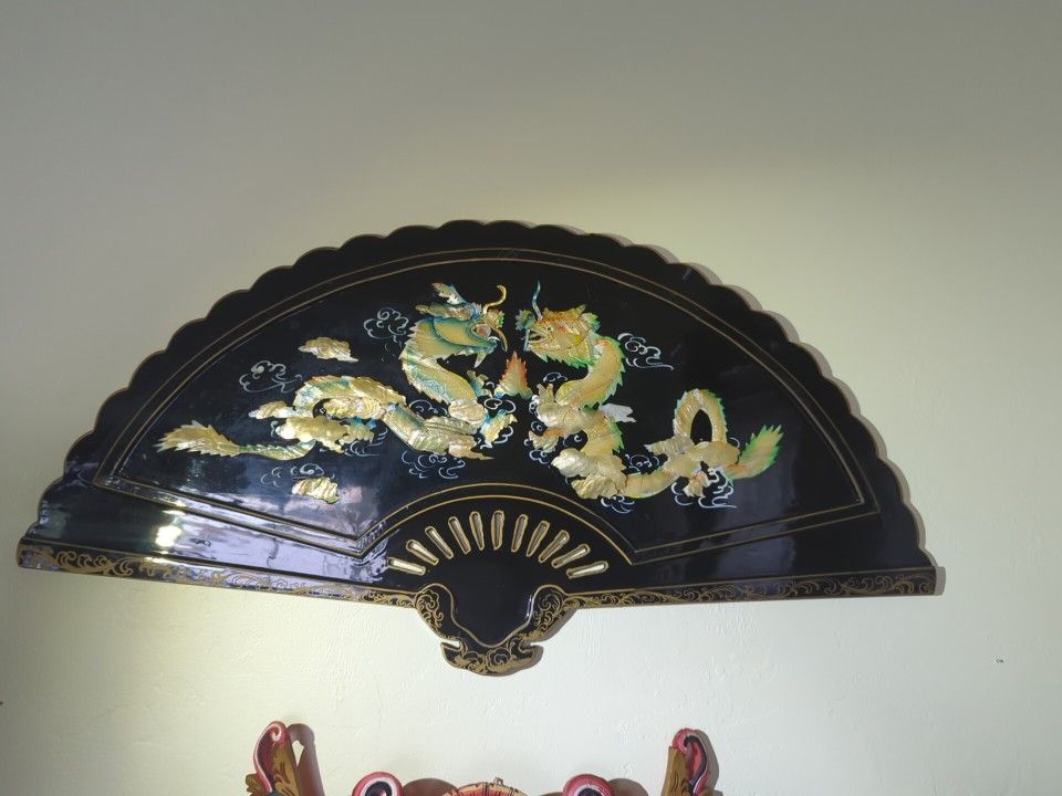 Vintage Chinese Mother Of Pearl oriental wall hanging Black Lacquer Dragon Fan from c.1950/60s