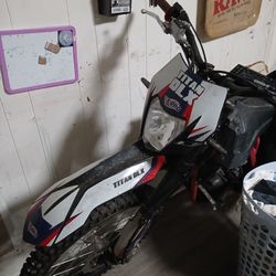 TITAN DLX 250CC