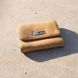 Vintage Y2K Tan Guess Wallet