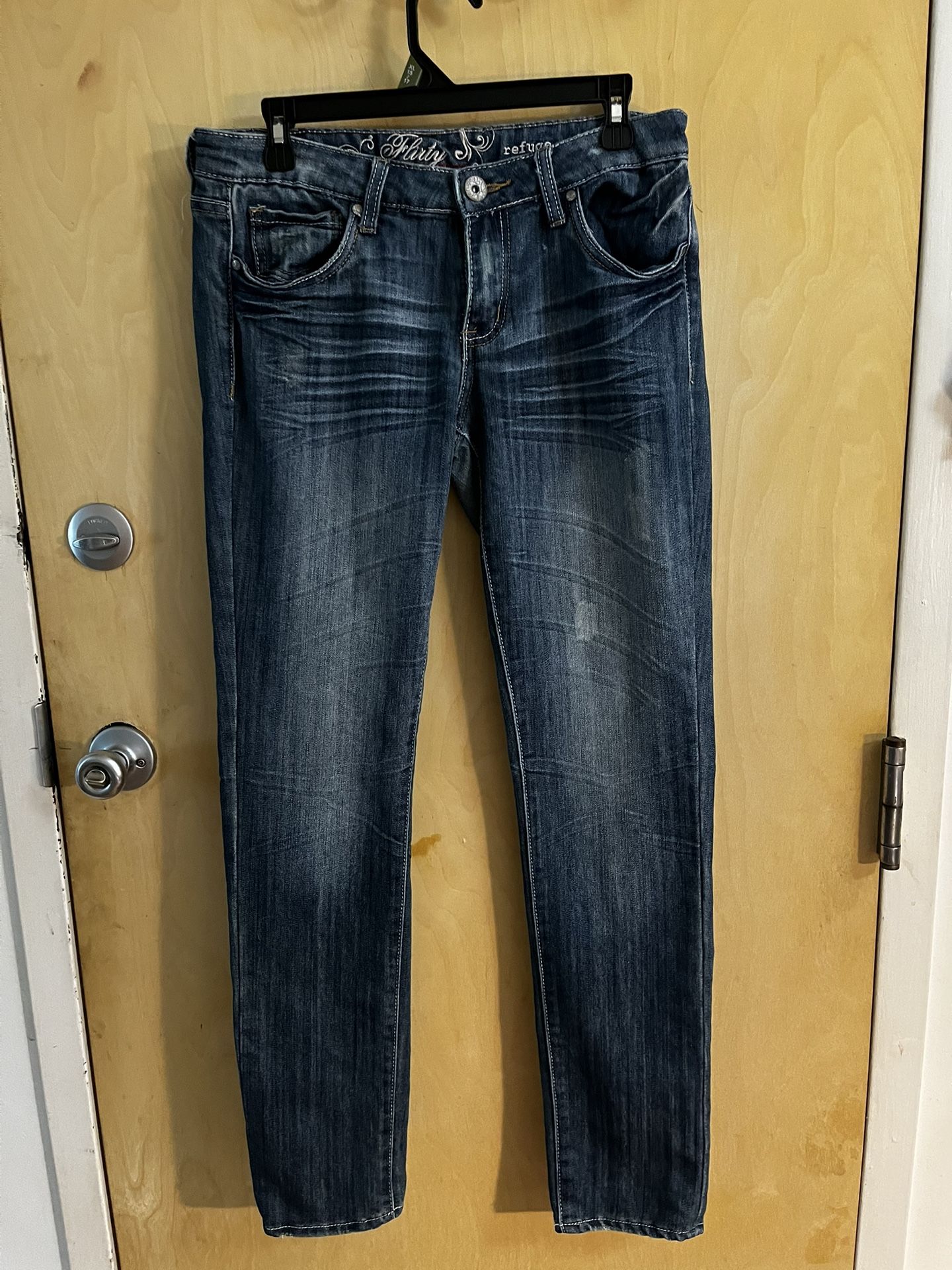 Refuge Flirty Everyday Skinny Jeans