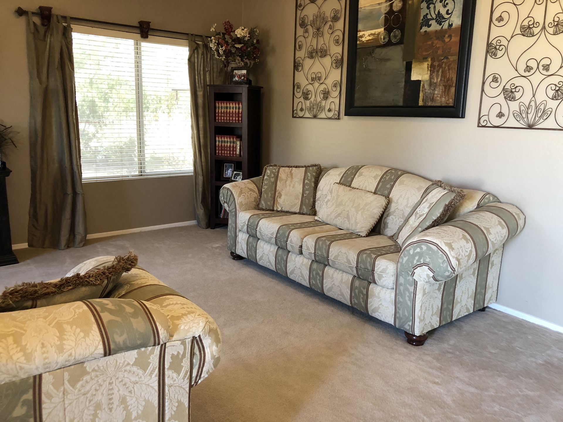 Couch, love seat & large chair 3 pc set.