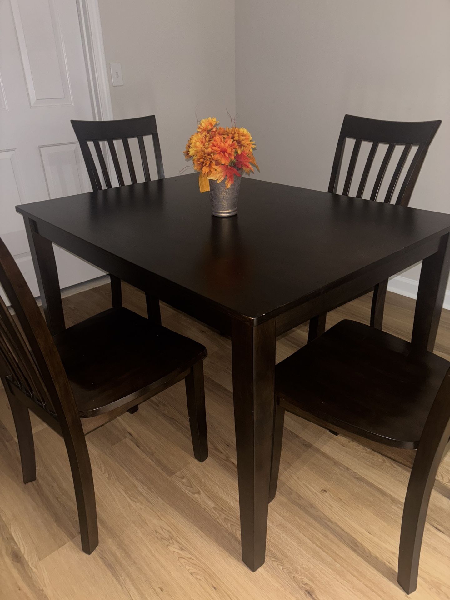 Dining Room Table With 4 Chairs
