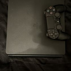 PS4 Slim 
