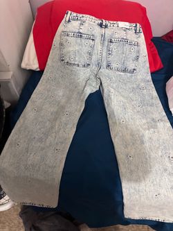 Light Wash Wide Leg Daisy Embroidered Jeans