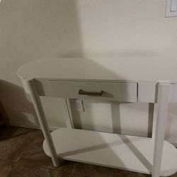 white desk/vanity