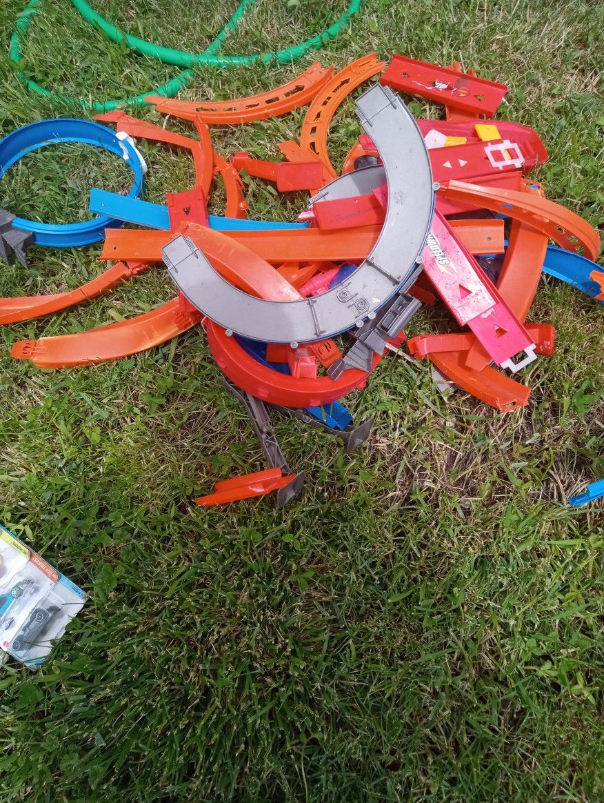 Hot wheels Track And Cars