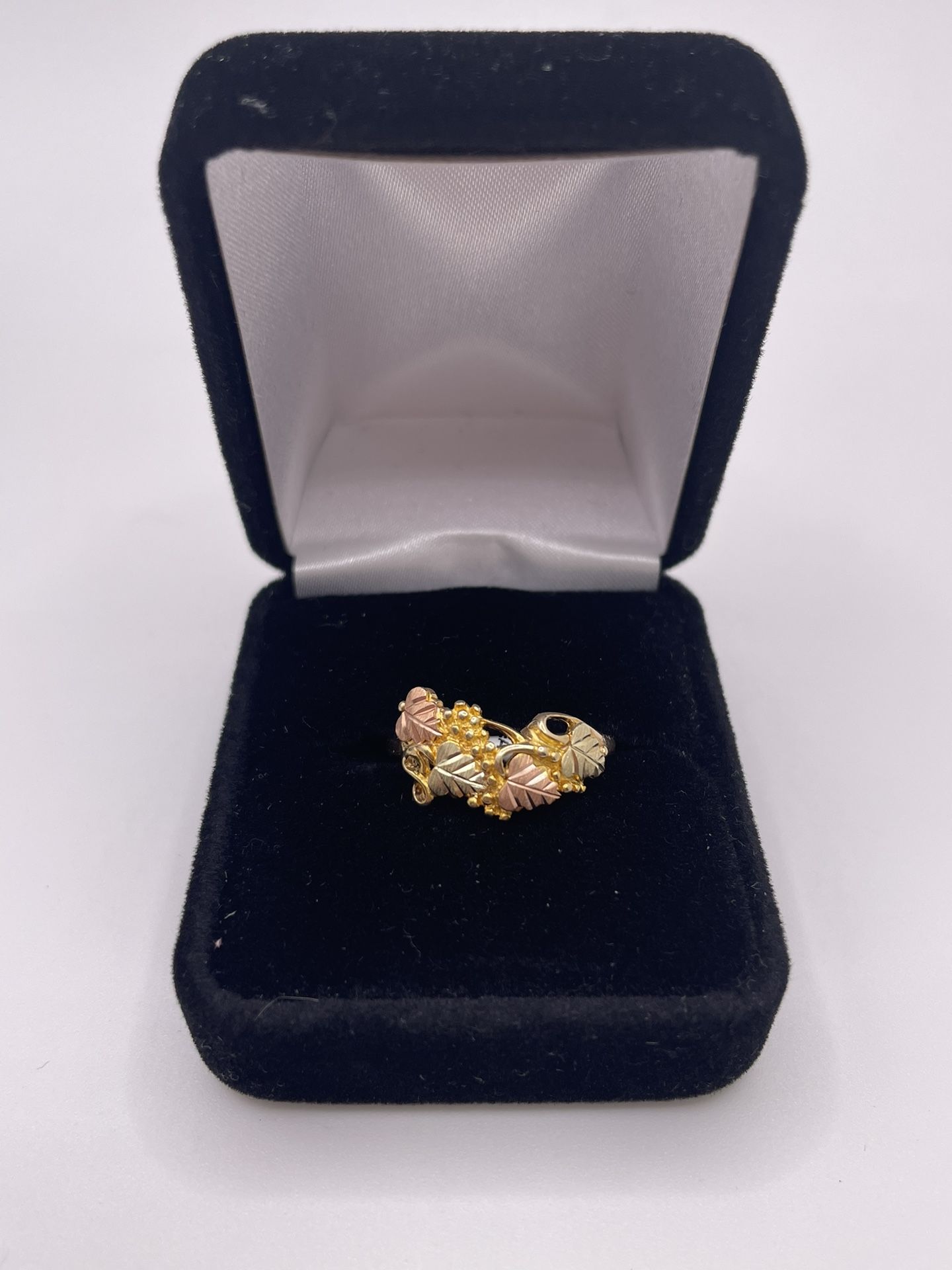 10k, 3-Tone, 2.3grams, Leaves Grape Ring