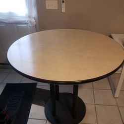 Sturdy Round Table W Chairs