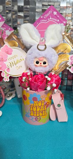 Last Minute Mother's Day Gift! 🌹 $15 Includes Purse/Bag Pendant, 24k Eye Mask and Lip Mask & Keychain Lipstick Holder. Located on 51st Ave and Southe
