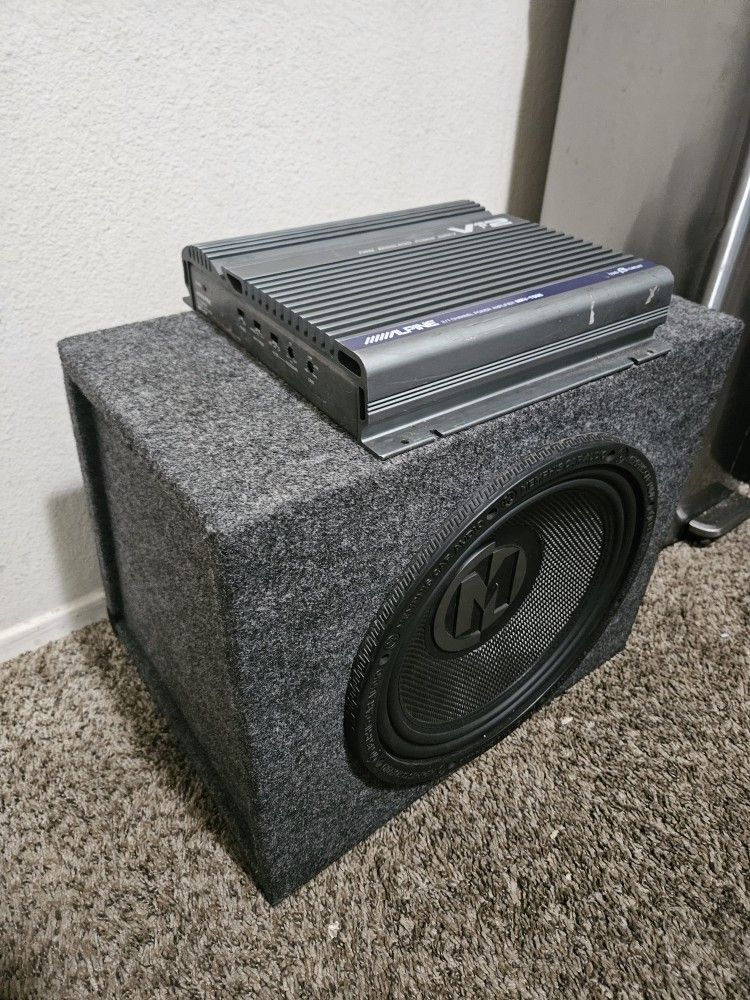 Memphis 12 Imch Single Sub No Port Box w/ 500 Watt Amp