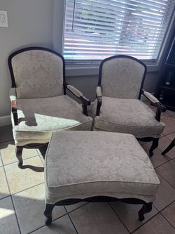 Chairs set and rug